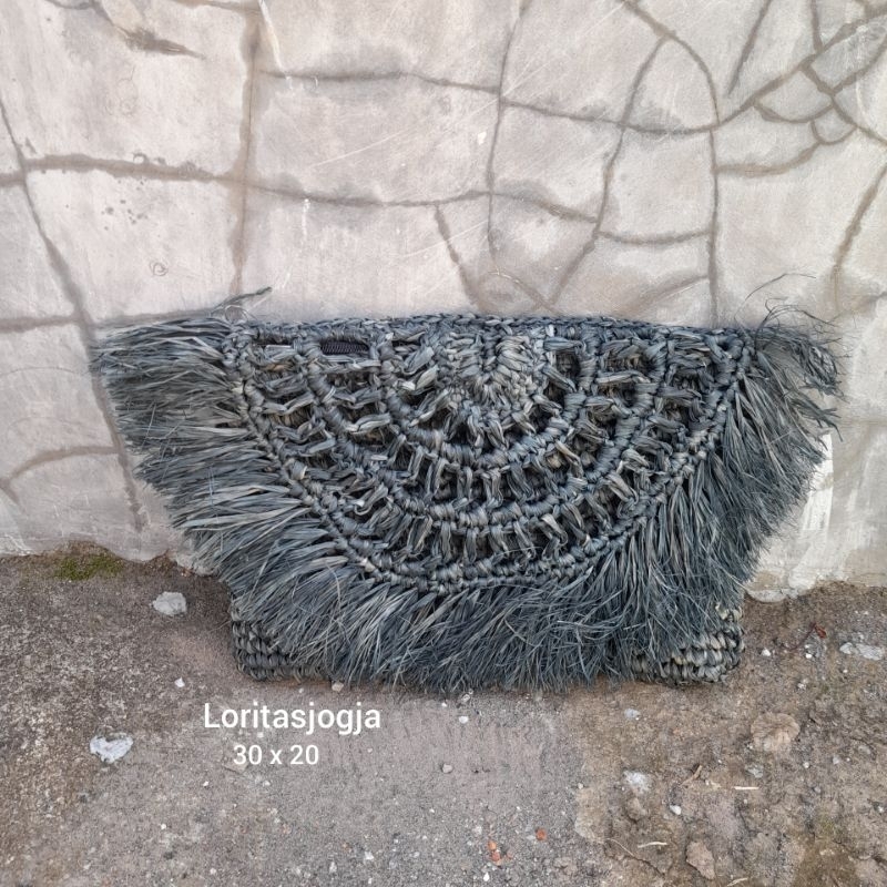 Clutch Anyaman Serat Gajih Unik