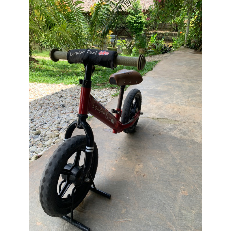 preloved london taxi balance bike