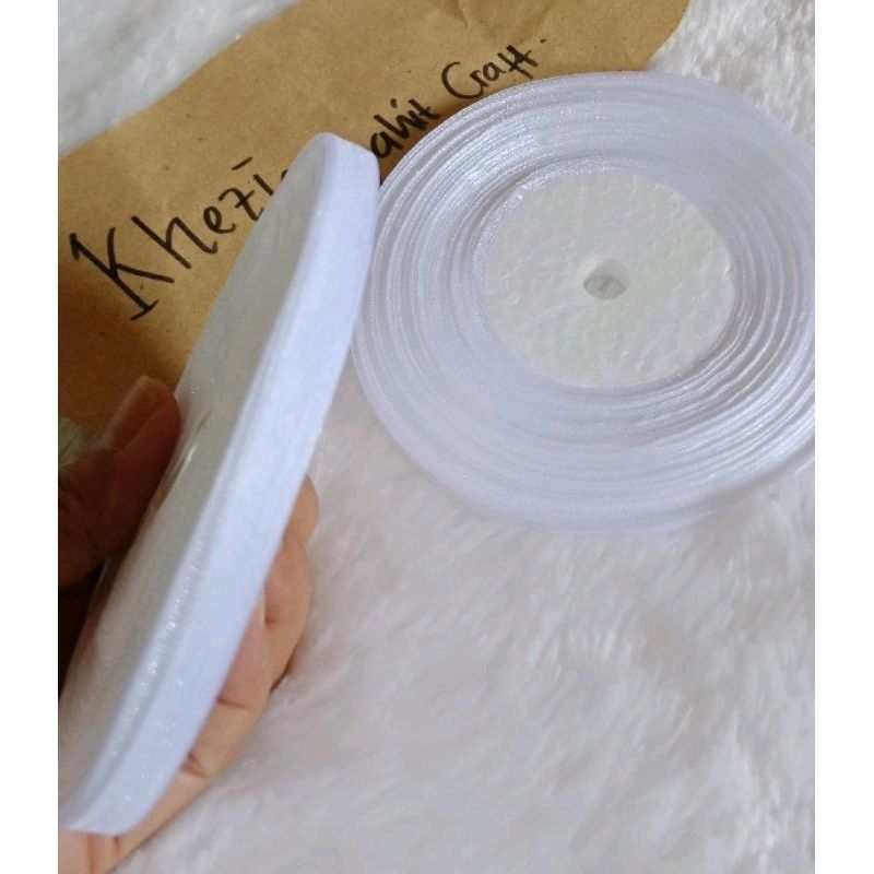 

Pita Satin 1/4 Inci (0,6 cm) Per Roll - Putih
