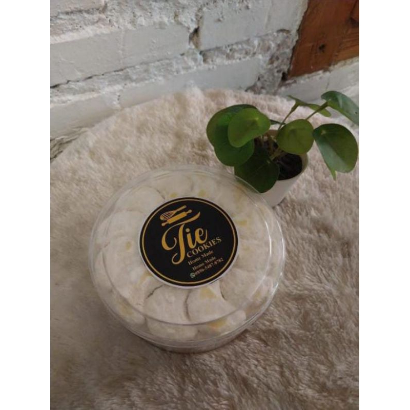 

Kue Salju Tie Cookies
