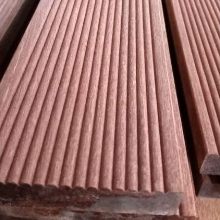 PAPAN LANTAI PAGAR KAYU DECKING MERANTI MERAH  2 x 9 x 270 cm