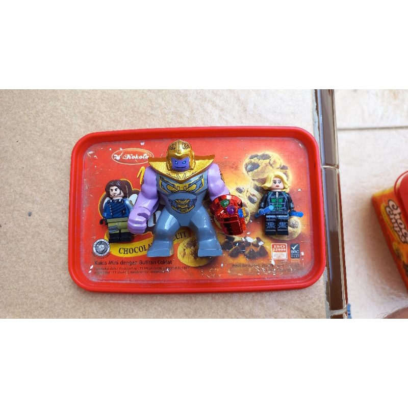 lego thanos, black widow, backy