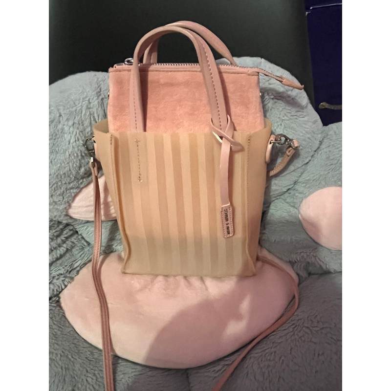 Preloved Charles and Keith bucket bag pink