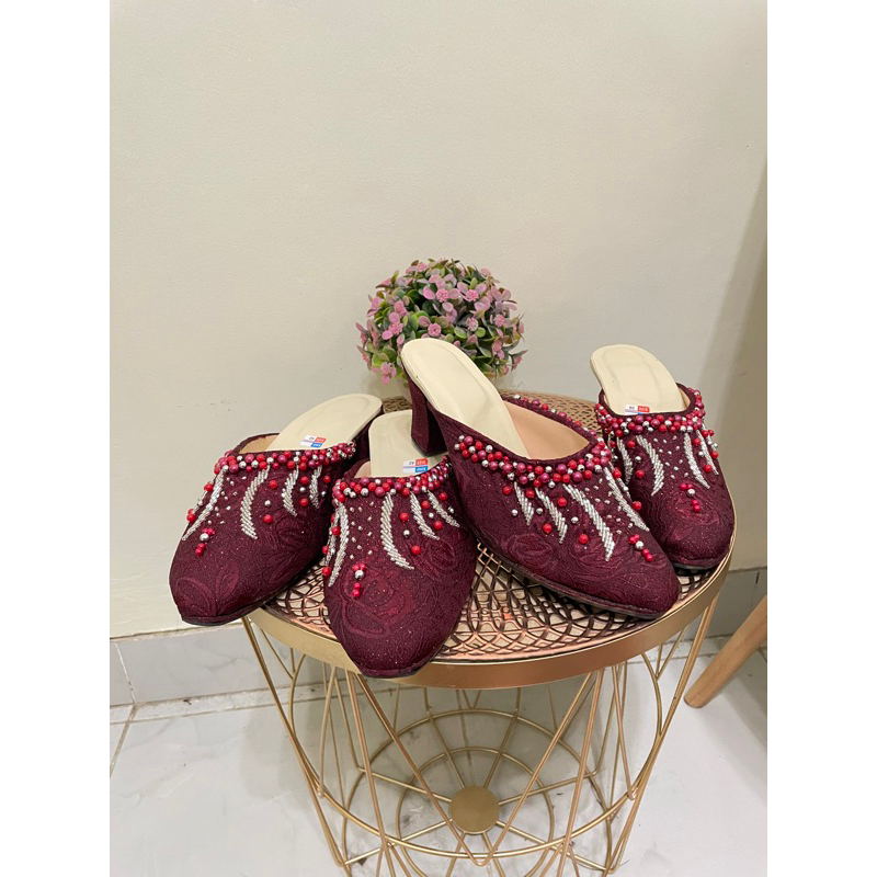 Sendal selop pengantin / wedding shoes warna maroon