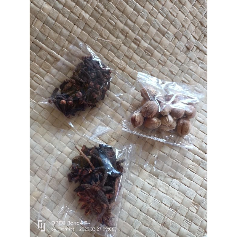 

Aneka Rempah utuh dari Ranah Minang
