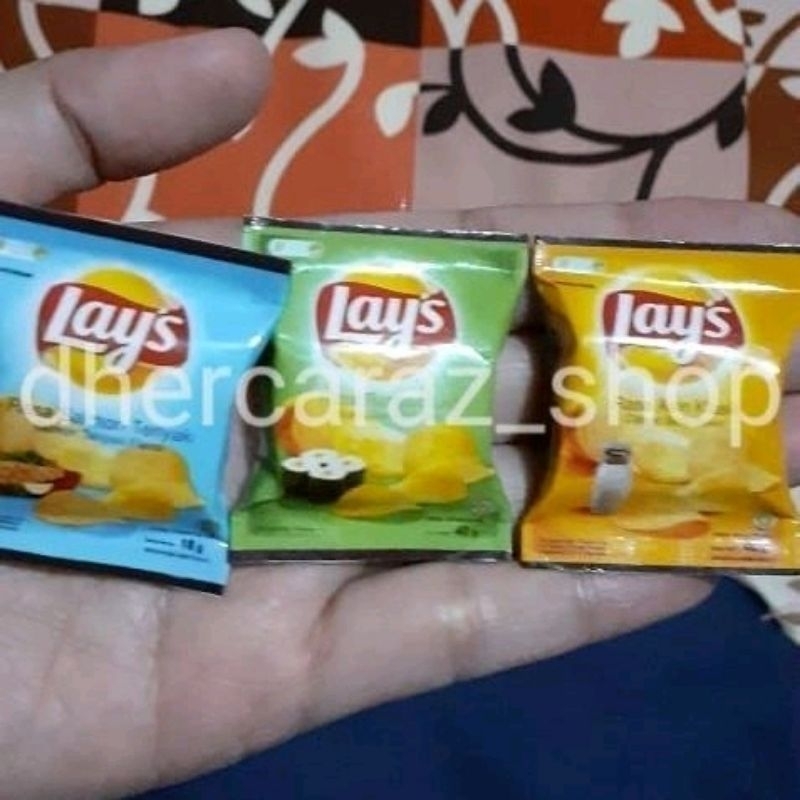 Magnet Lays "Salmon Teriyaki", "Rumput Laut", "Asin Klasik", dan "BBQ Fiesta"