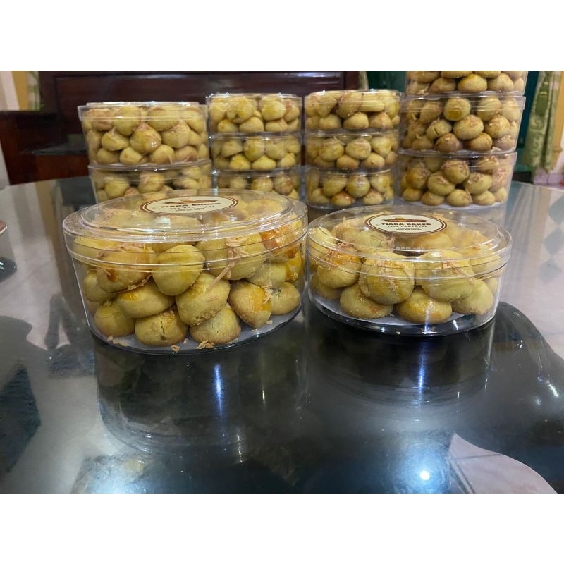 

NASTAR NANAS HOMEMADE LUMER UKURAN Toples besar 500gram danToples kecil 250gram