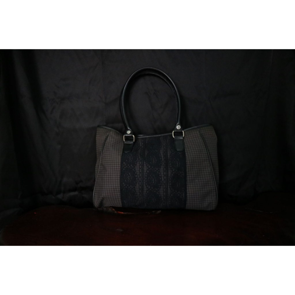 Preloved Tas Bahu Wanita Motif Renda Hitam