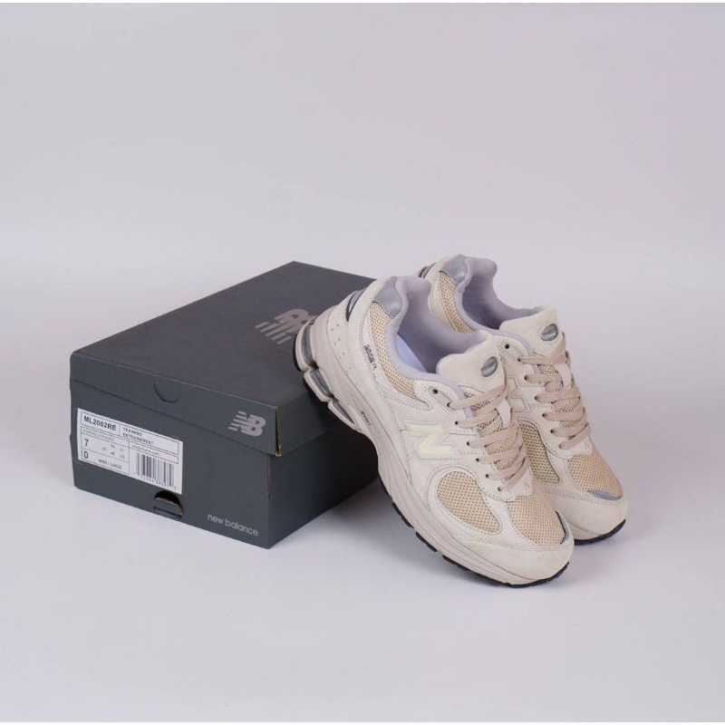 Sepatu NB 2002R Aluminium Beige