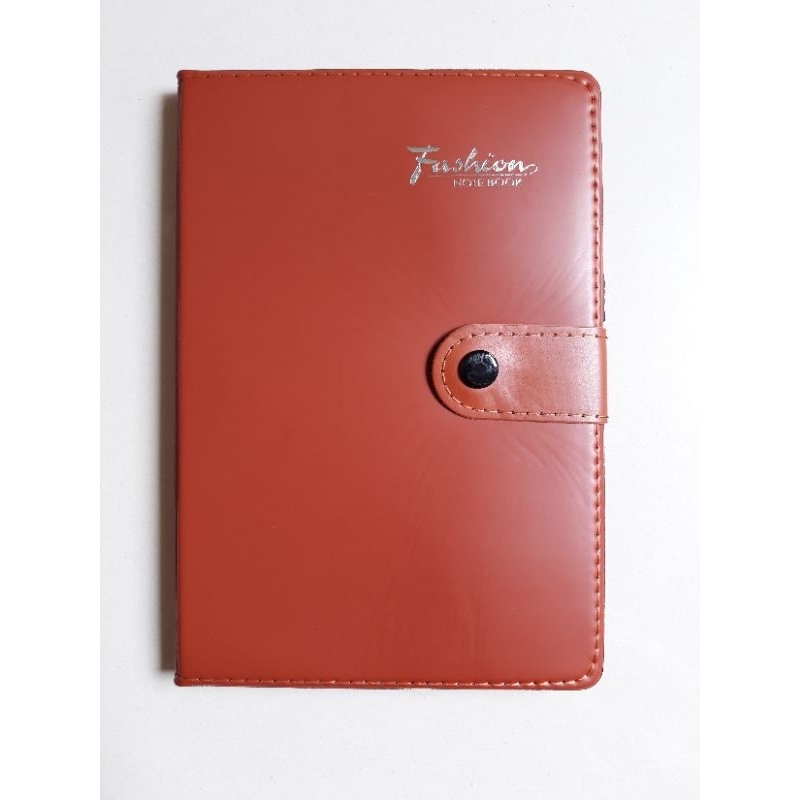 

Agenda / Notebook 8832 Ukuran 17,8 x 12,5cm