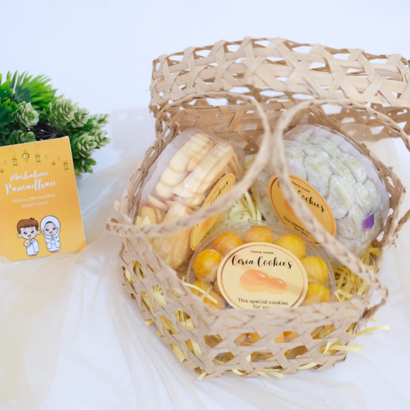 

HAMPERS KUE KERING LEBARAN IDUL FITRI CERIA SHOP