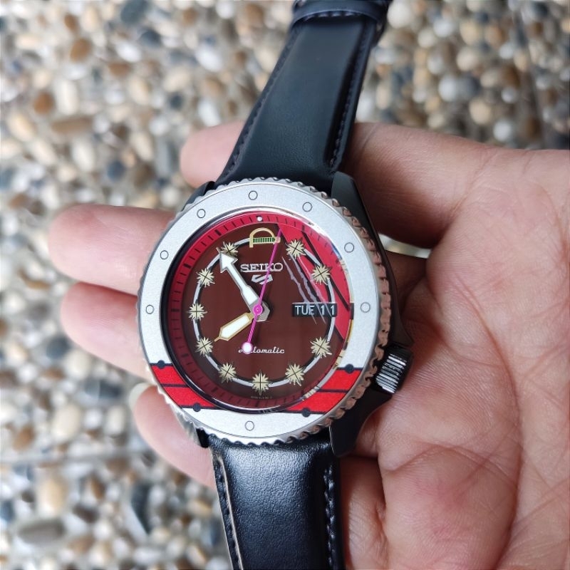 Jam Tangan Seiko 5 Sport SRPH03K1 One Piece Shanks LIMITED EDITION SRPH03K1