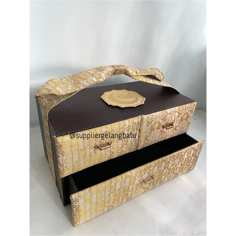 

Box kue kering isi 4 stoples 500 gram premium hardbox cream gold brown ready