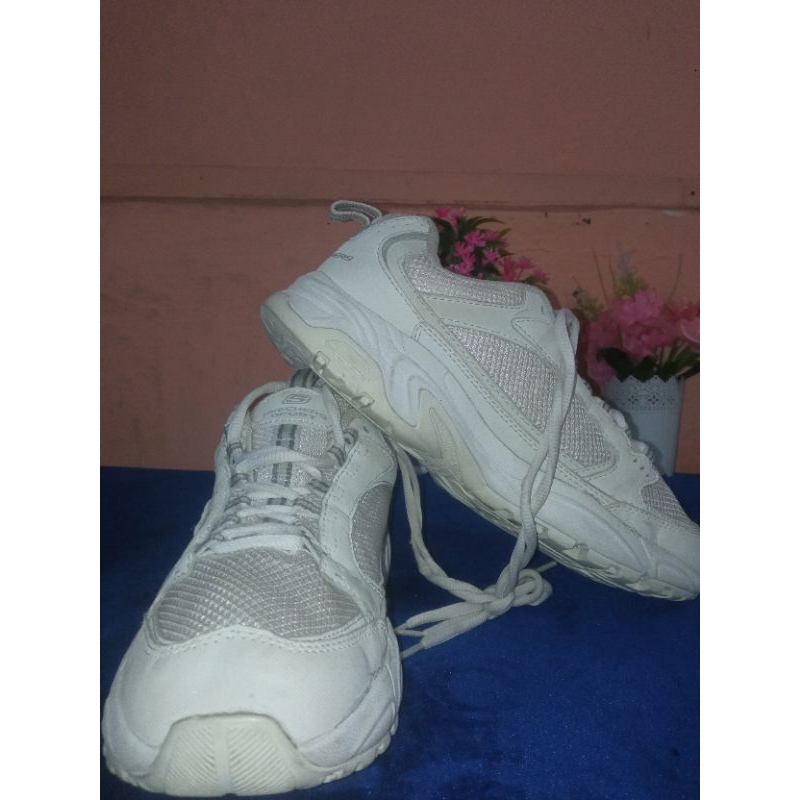 Sepatu running skechers