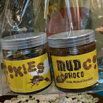 

Mud Choco Cookies with melted chocolate sauce