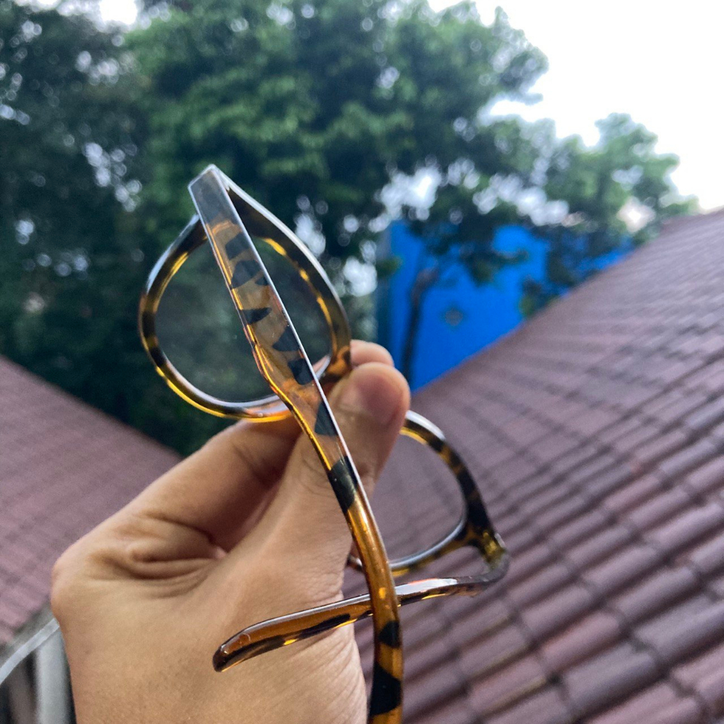 KACAMATA KATARSIS - LEOPARD CLEAR