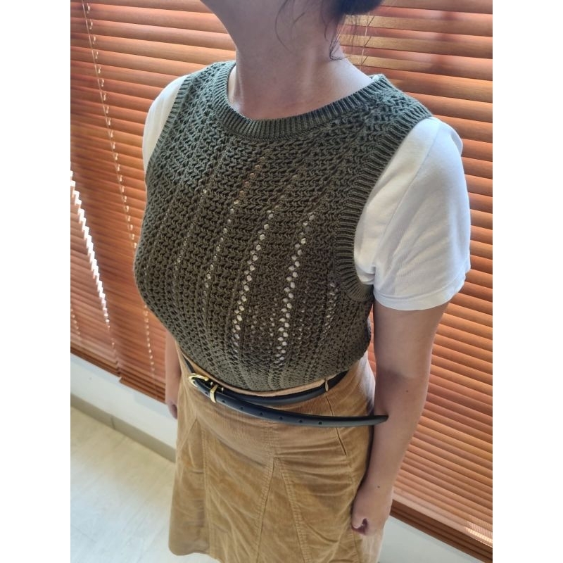 Set Setelan Wanita Vest Hijau Rajut Uniqlo Second Preloved Thrift dan Skirt Rok Cokelat Zara Corduroy