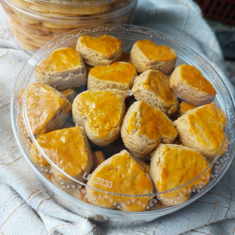 

kue kacang love