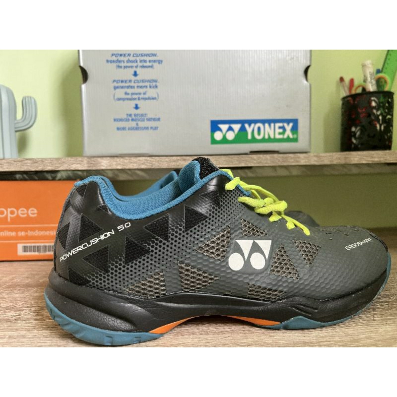 Sepatu Yonex Power Cushion 50 size 44