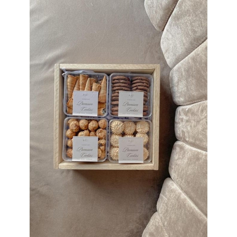 

Hampers Idul Fitri 2025 MALIKA Series Premium Gift Parcel Kado Lebaran Idul Fitri 2025 by Alana Hampers