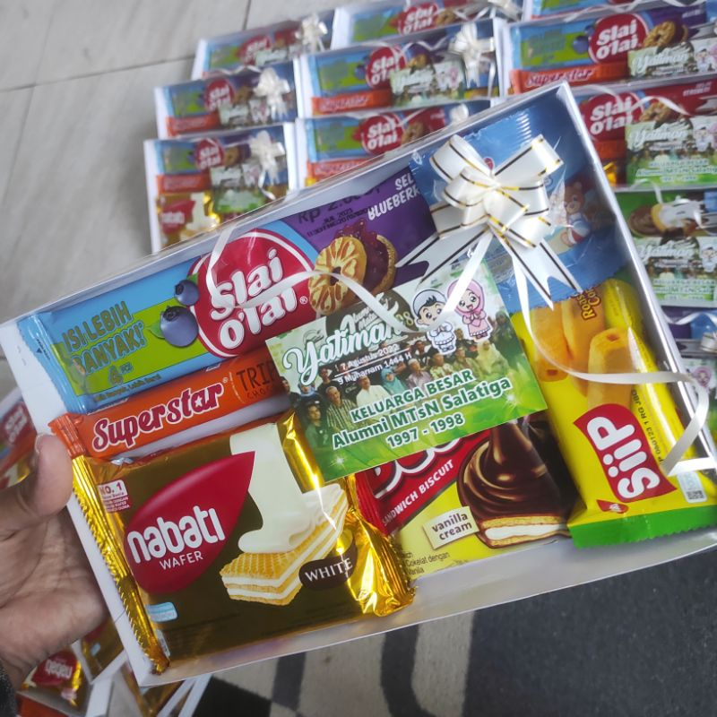 

[isi 10pcs] SNACK BOX PARCEL LEBARAN / SNACK LEBARAN / Kado Ulang Tahun/ Kado Wisuda/ Kado Anniversary / Paket ulang Tahun snack angpau lebaran