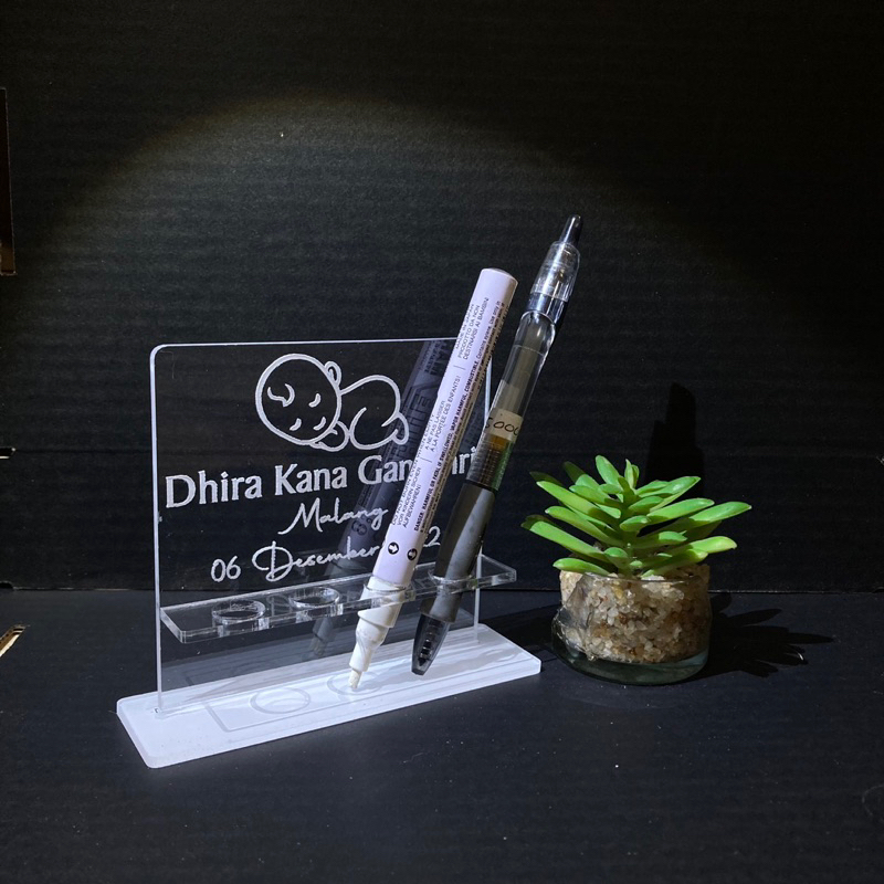 

Tempat Pensil Akrilik Untuk Kantor Anda Custom Nama Anak Anda