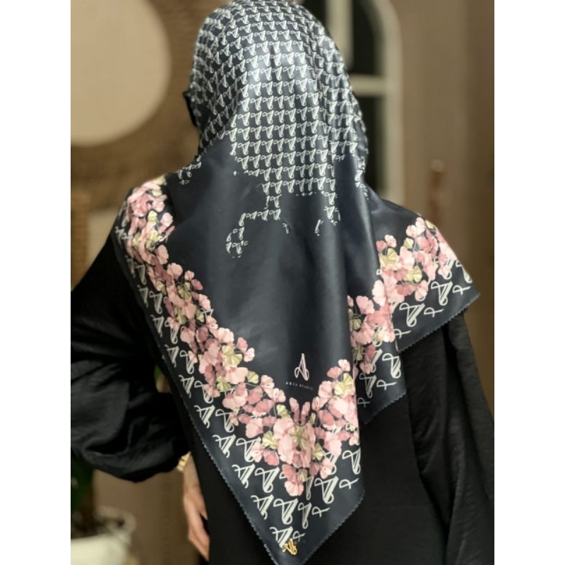 Segiempat ARZA SCARVES