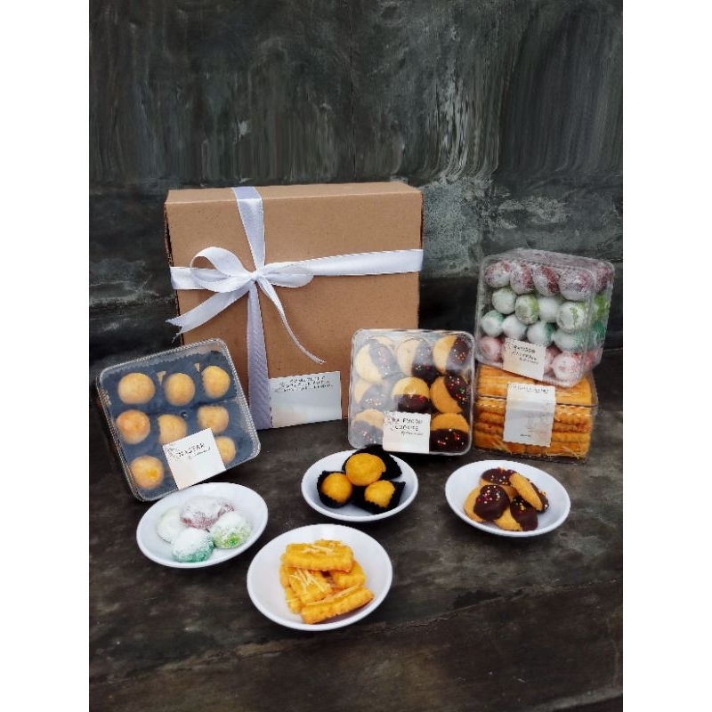 

PAKET HAMPERS LEBARAN||AWESOME PACKAGE ISI 4|| Premium Homemade by Lissamond.id