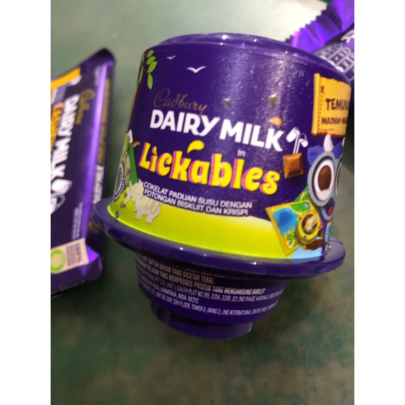 Cadbury LICKABLES Cup Cokelat Susu