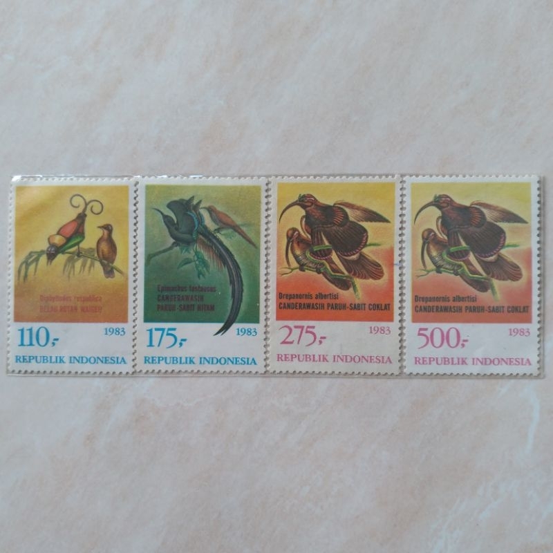 

Perangko Prangko Kuno Cendrawasih 1983 - Mint Set Lengkap - YN73