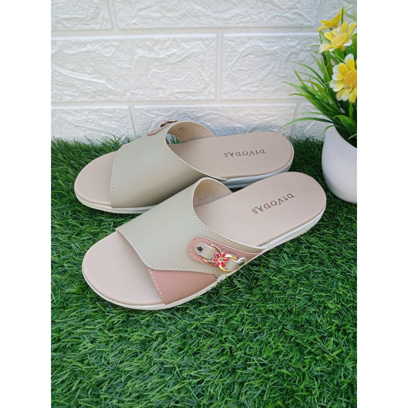 Sandal Wanita Bahan Tebal Dalaman Lembut Anti Slip (Devira)