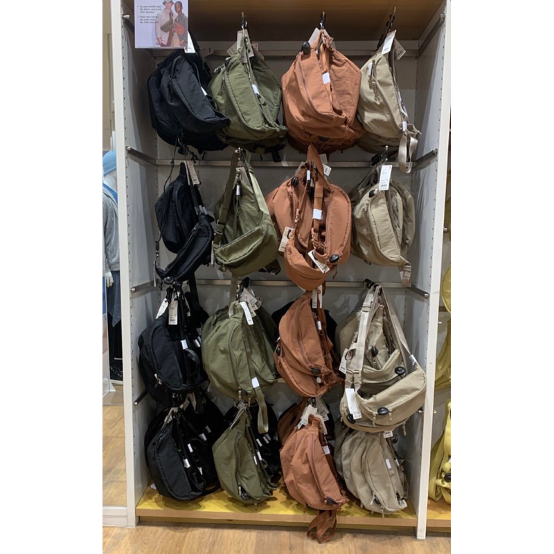 tas selempang nilon uniqlo