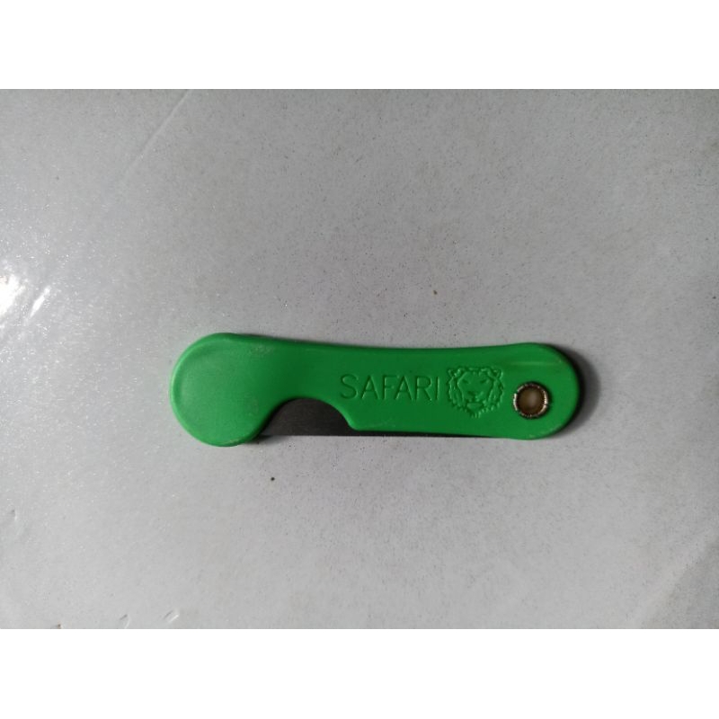 

Pemes pemotong kertas