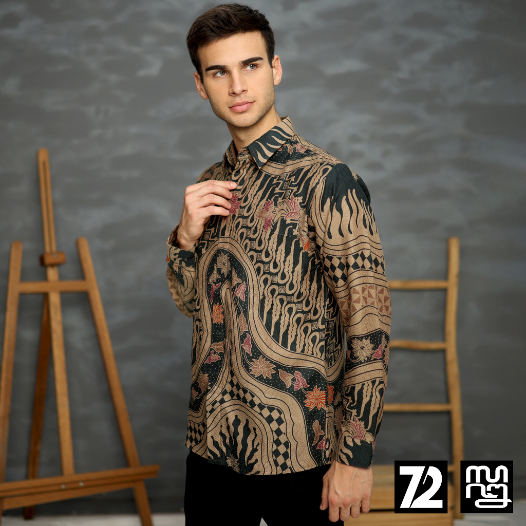 KEMEJA BATIK PRIA LENGAN PANJANG Kemeja Dobby Slimfit Motif Parang Kupu Warna Hitam Coklat 723158 Cap 72 - Baju Kemeja Atasan Pakaian Setelan Batik Pria Cowok Laki Laki Remaja Keluarga Kantor Lengan Panjang Modern Slimfit Slim Fit Premium Kekinian