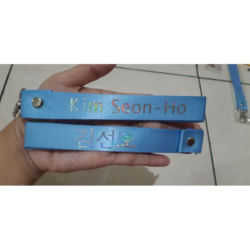 GANTUNGAN KUNCI STRAP HOLOGRAM KIM SEON HO/KEYRING STRAP HOLOGRAM KPOP/WARNA HITAM-PUTIH-BABY BLUE-NEON