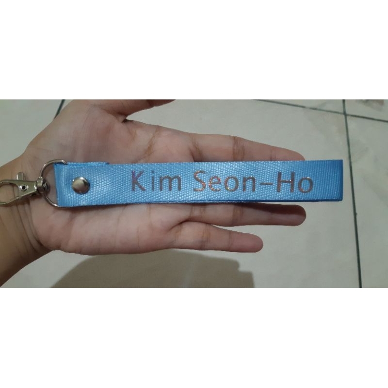 STRAP KIM SEON HO SEONHOHADA HOLOGRAM BABY BLUE 2 SISI/KEYRING GANTUNGAN KUNCI KIMSEONHO BIRU MUDA HOLOGRAM