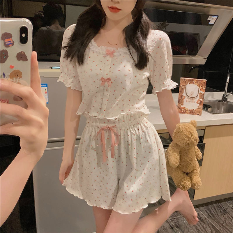 Piyama Stelan Sweet Import Baju Tidur Celana Pendek Putih Motif Bunga untuk Wanita