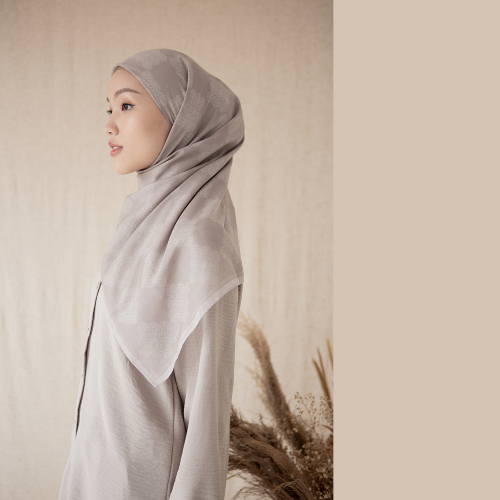 Anjana by Aska Label - Hijab print dengan geometry motif bahan voal warna ungu lilac, beige sand, dan hijau moss