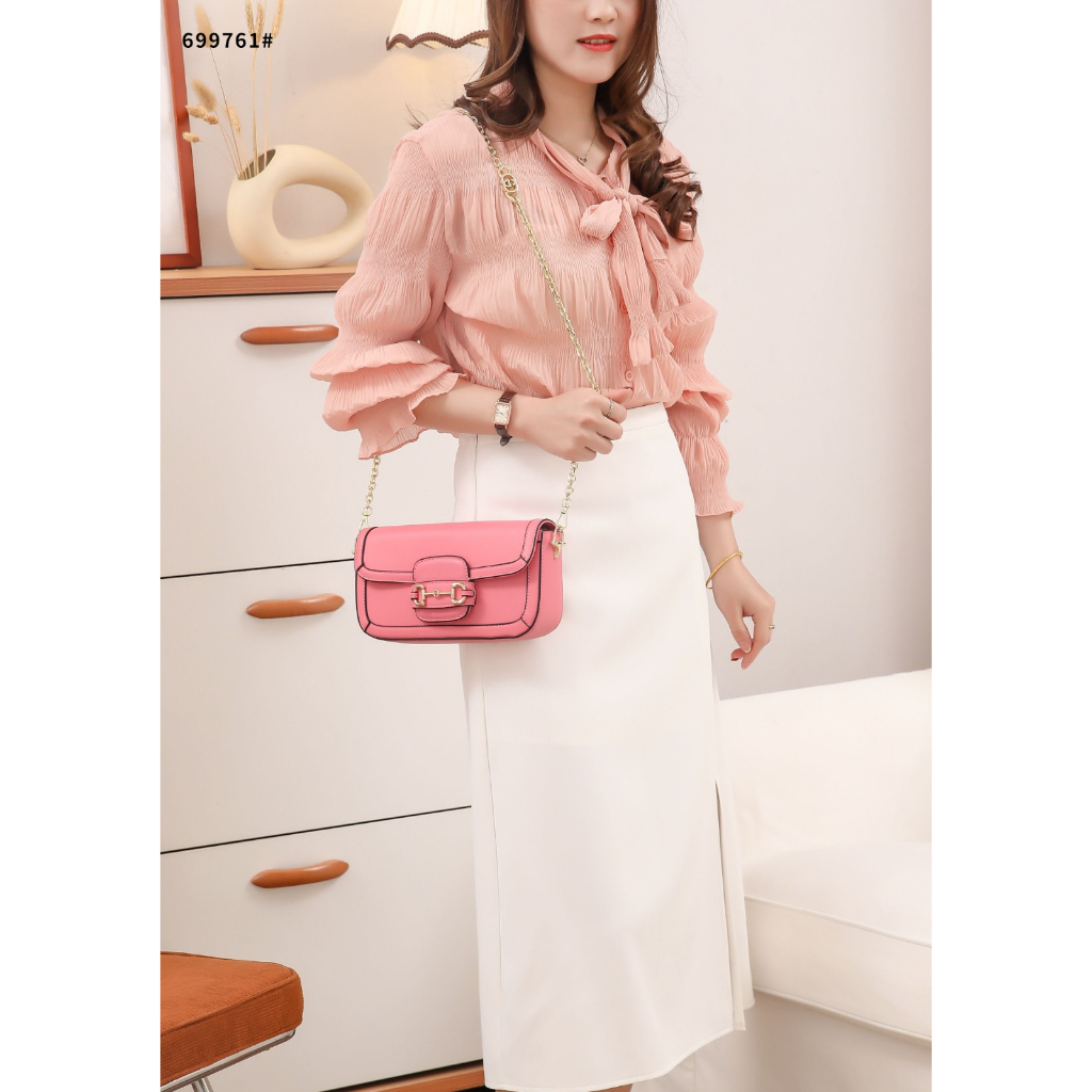 GC Crossbody Bag in Leather 699761