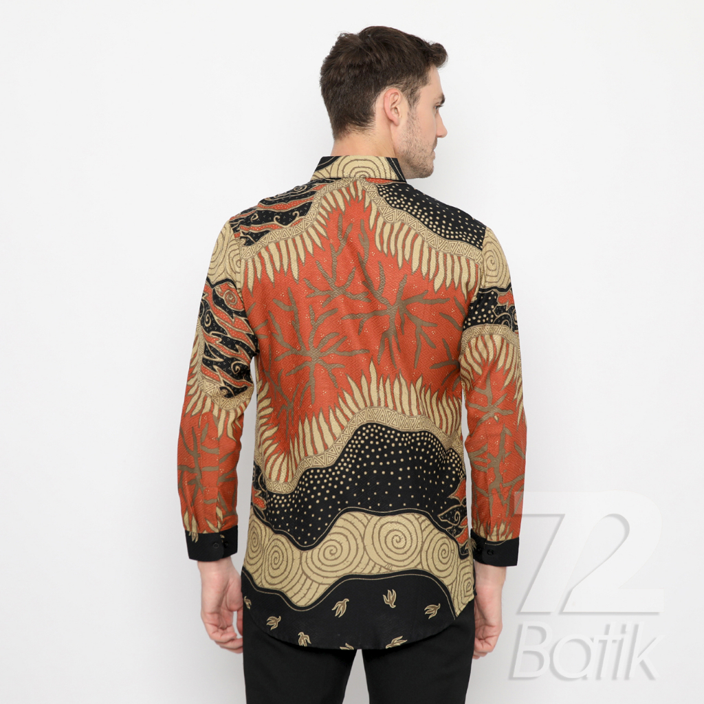 KEMEJA BATIK PRIA LENGAN PANJANG Kemeja Dobby Slimfit Motif Jagad Lapis Warna Hitam Orange 722432 Cap 72 - Baju Kemeja Atasan Pakaian Setelan Batik Pria Cowok Laki Laki Remaja Keluarga Kantor Lengan Panjang Modern Slimfit Slim Fit Premium Kekinian