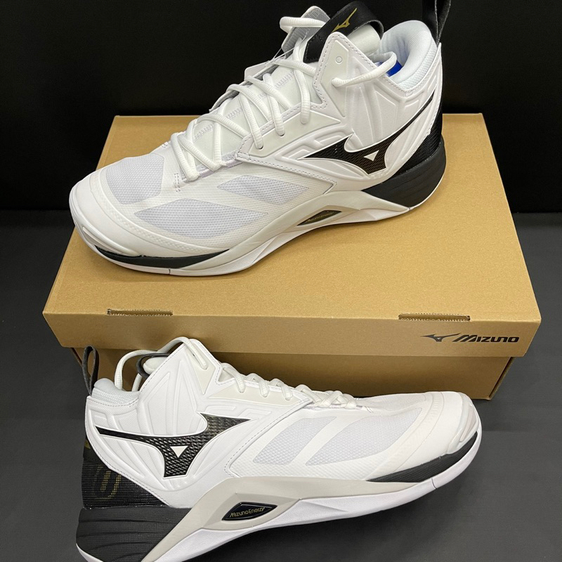 Mizuno Wave Momentum 2 mid