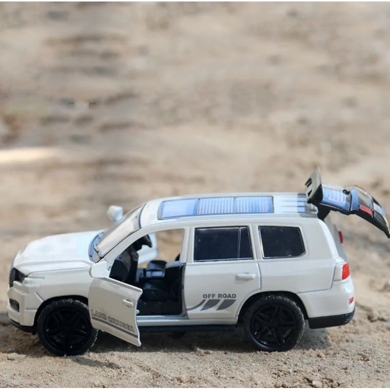 Diecast Mobil Toyota Land Cruiser Die-cast Miniatur Range Rover Mobil Mobilan BMW X7 Off Road Metal Alloy