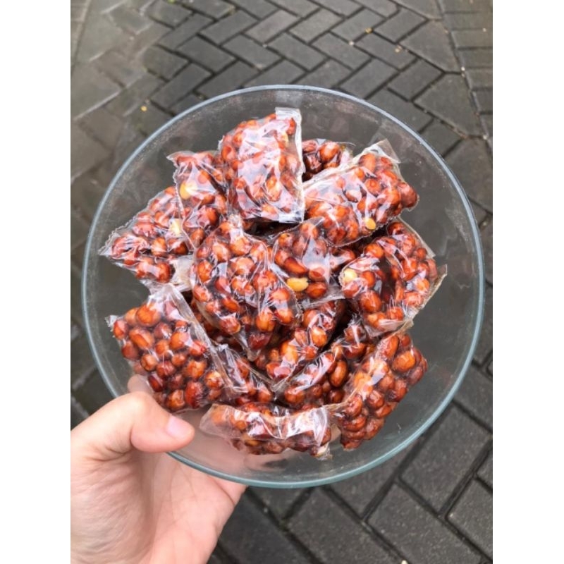 

Camilan jajan lebaran kacang pedas manis, kacang balado, kacang legit