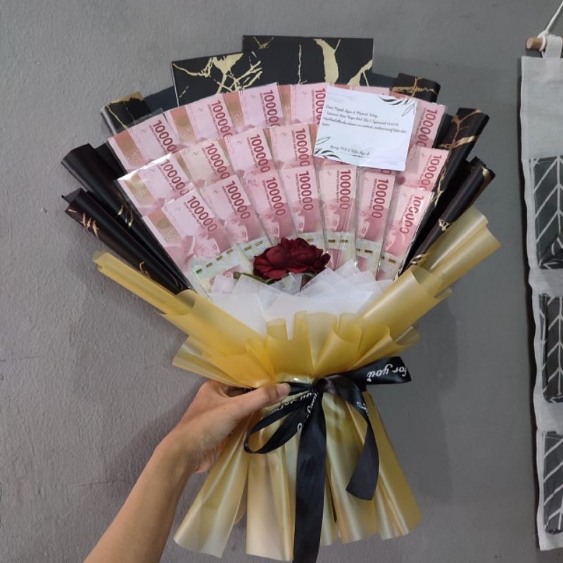 Buket bouquet wisuda pernikahan ulang tahun dan acara besar bisa request warna dan tambah kartu ucapan