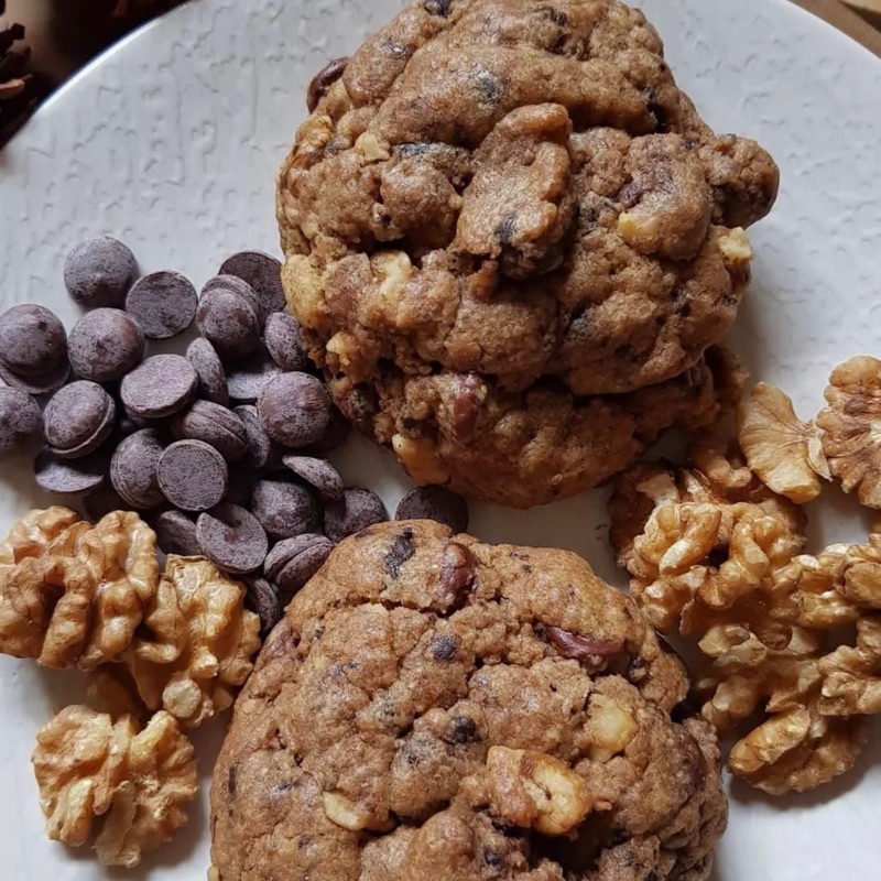 

Dark Chocolate & Walnut Giant Cookies