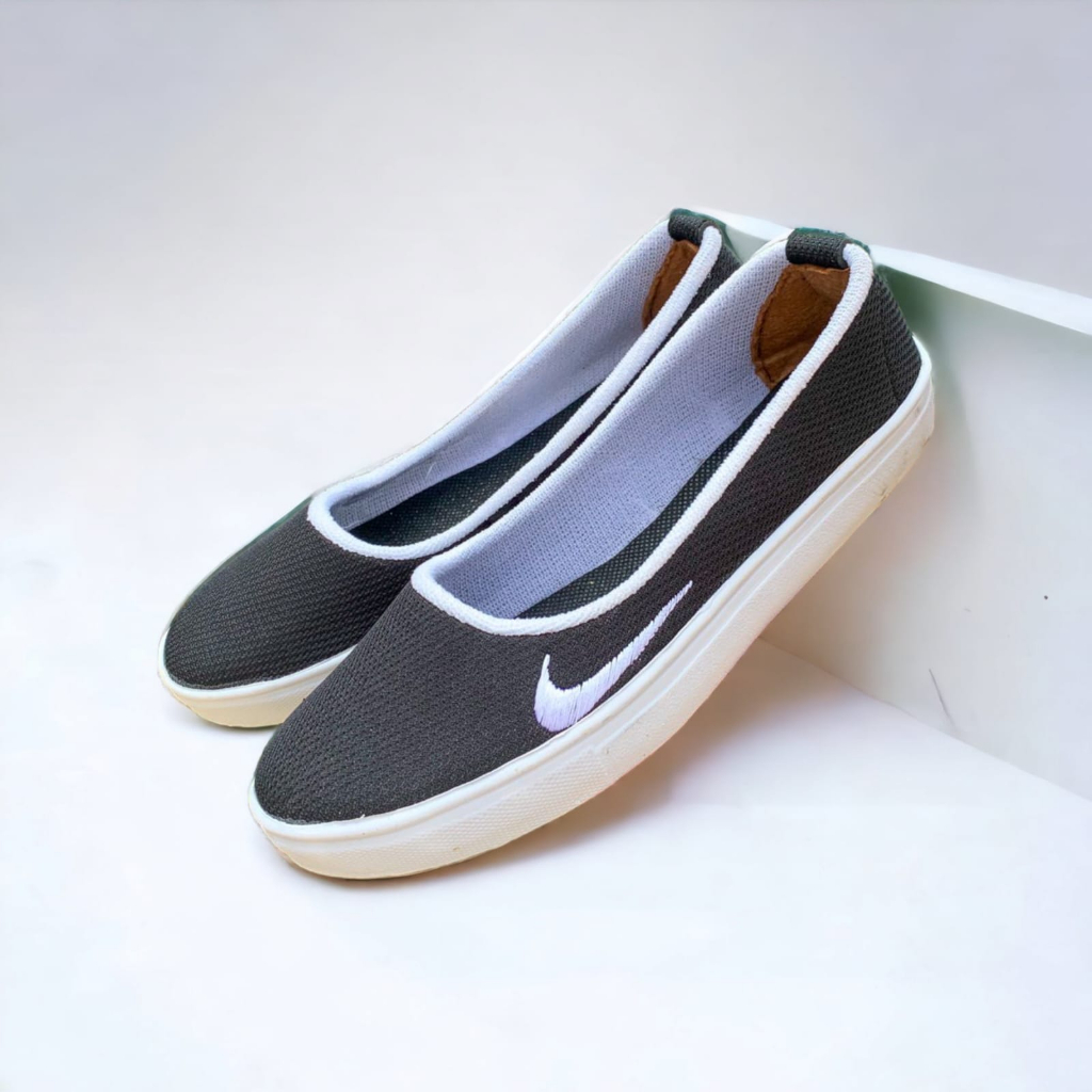 Sepatu slip on wanita terbaru trendi