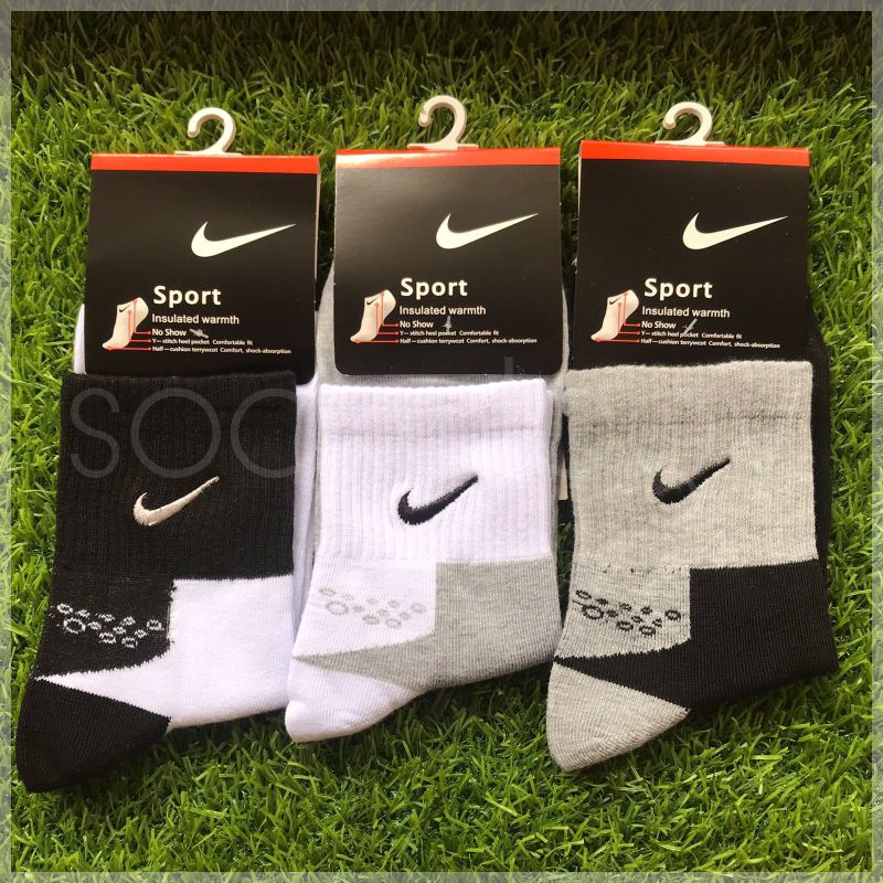 (Min. 3pcs @27.500) Kaos kaki sport tebal bordir nike (Qualitas premium) 3/4 (atas mata kaki)