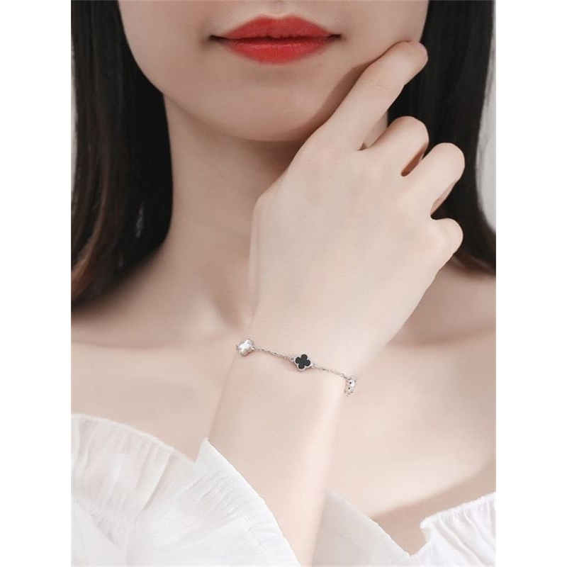 gelang rantai titanium fashion bunga clover hitam putih kecil