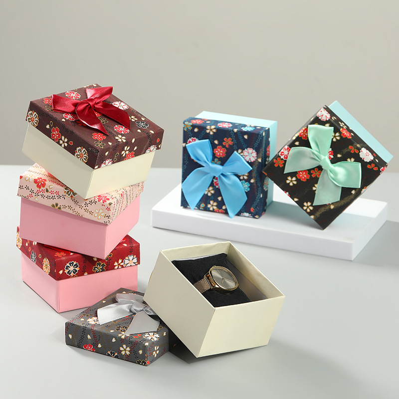 

Kotak Gelang Jam Tangan Hadiah Valentine Ulang Tahun Gift Box SPM001 Bron