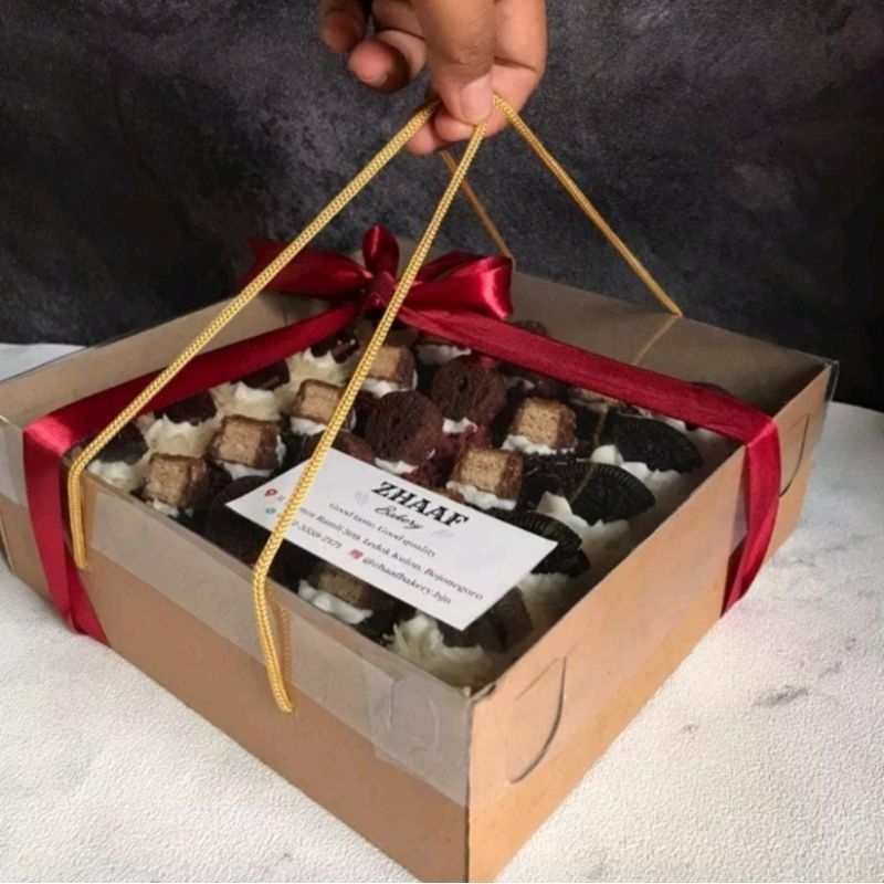 

RN 10pcs dus kraft tutup mika free tali 25x25cm tinggi 10cm dan 22x22cm